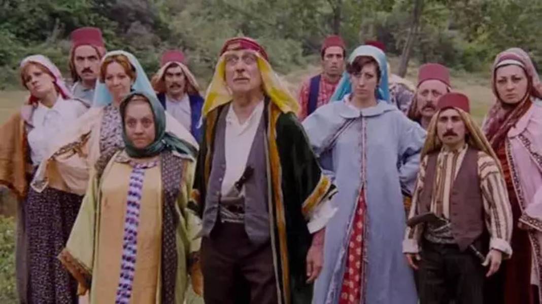 Film çekimlerinde deveden düşerek hayatını kaybetmişti: Kızı da babası kadar ünlüymüş! Binbir Gece dizisinde rol aldı 4